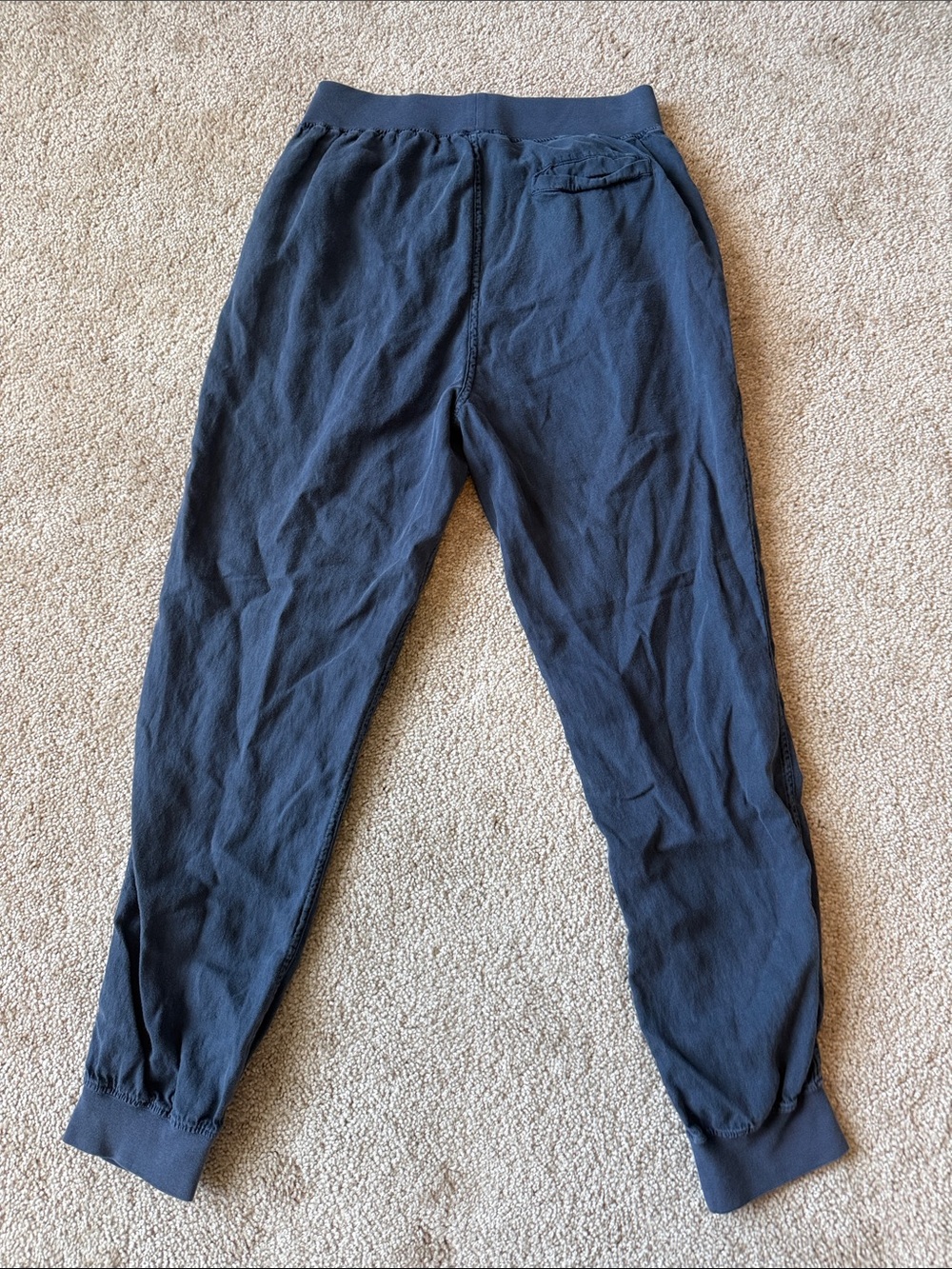 Faherty Arlie Day Linen Blend Jogger Pant in Navy Blue - Picture 3 of 9